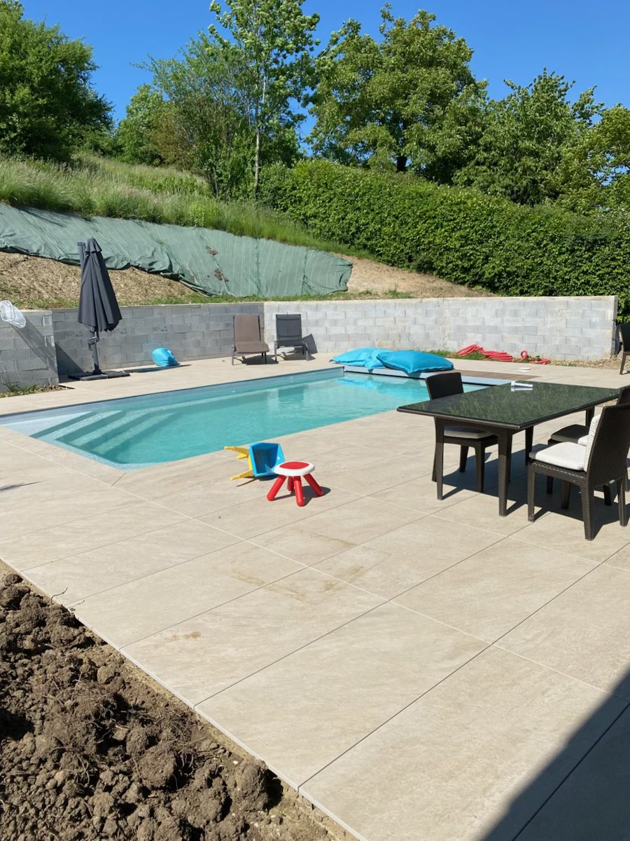 Aménagement d'une piscine et d'une terrasse en Haute-Savoie